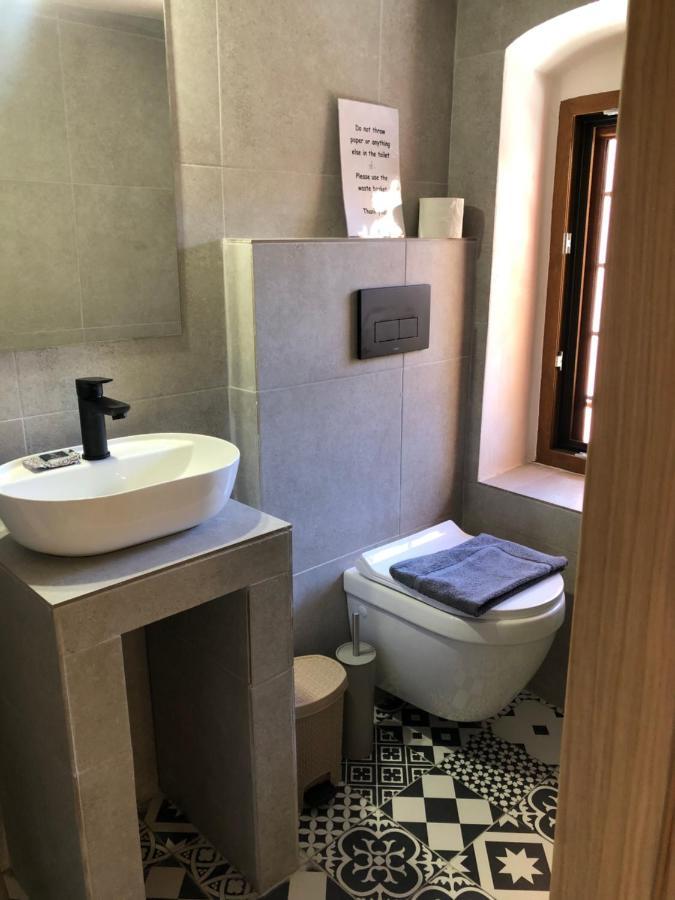 Solo Traveler Apartment Ermoupoli Luaran gambar